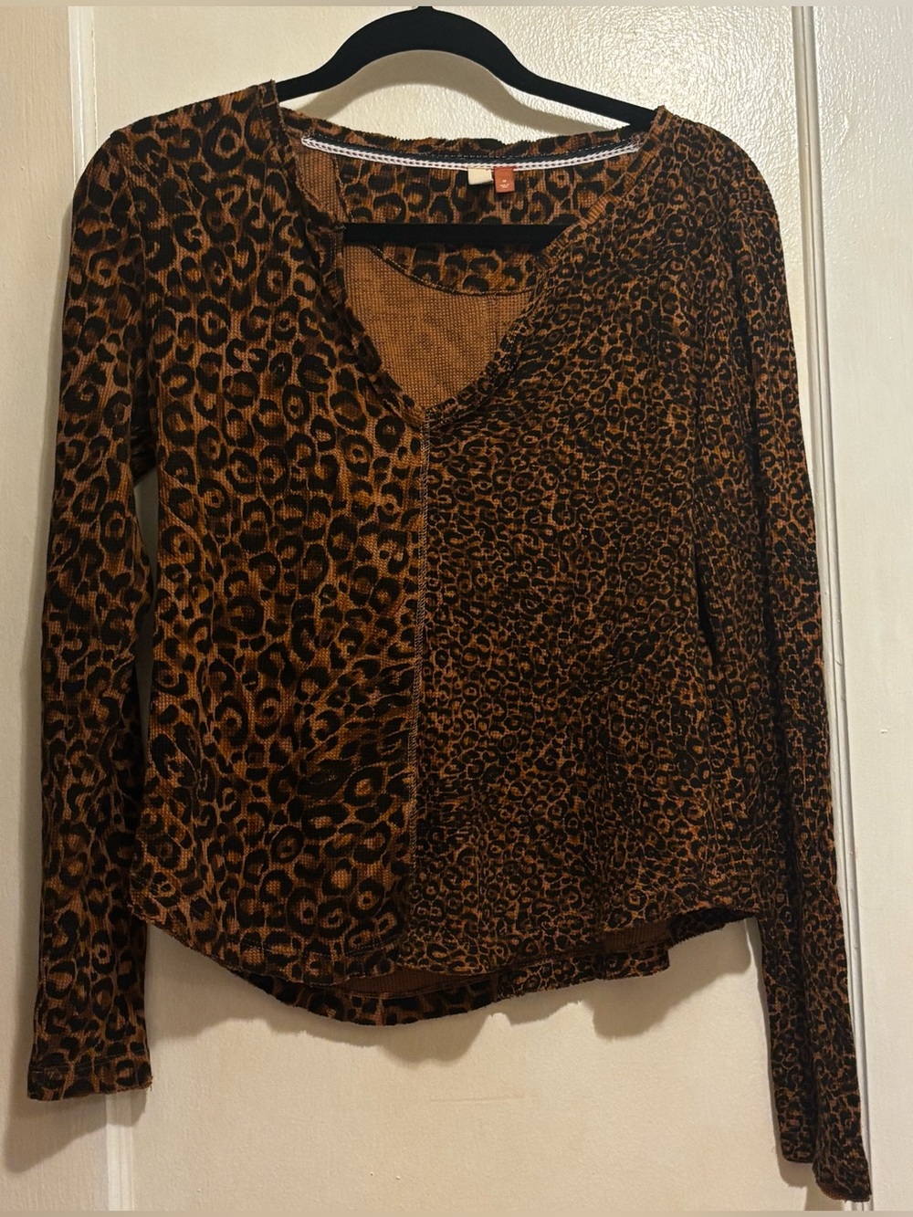 Anthropologie Pilcro Women’s Leopard Print Long Sleeve Top size M